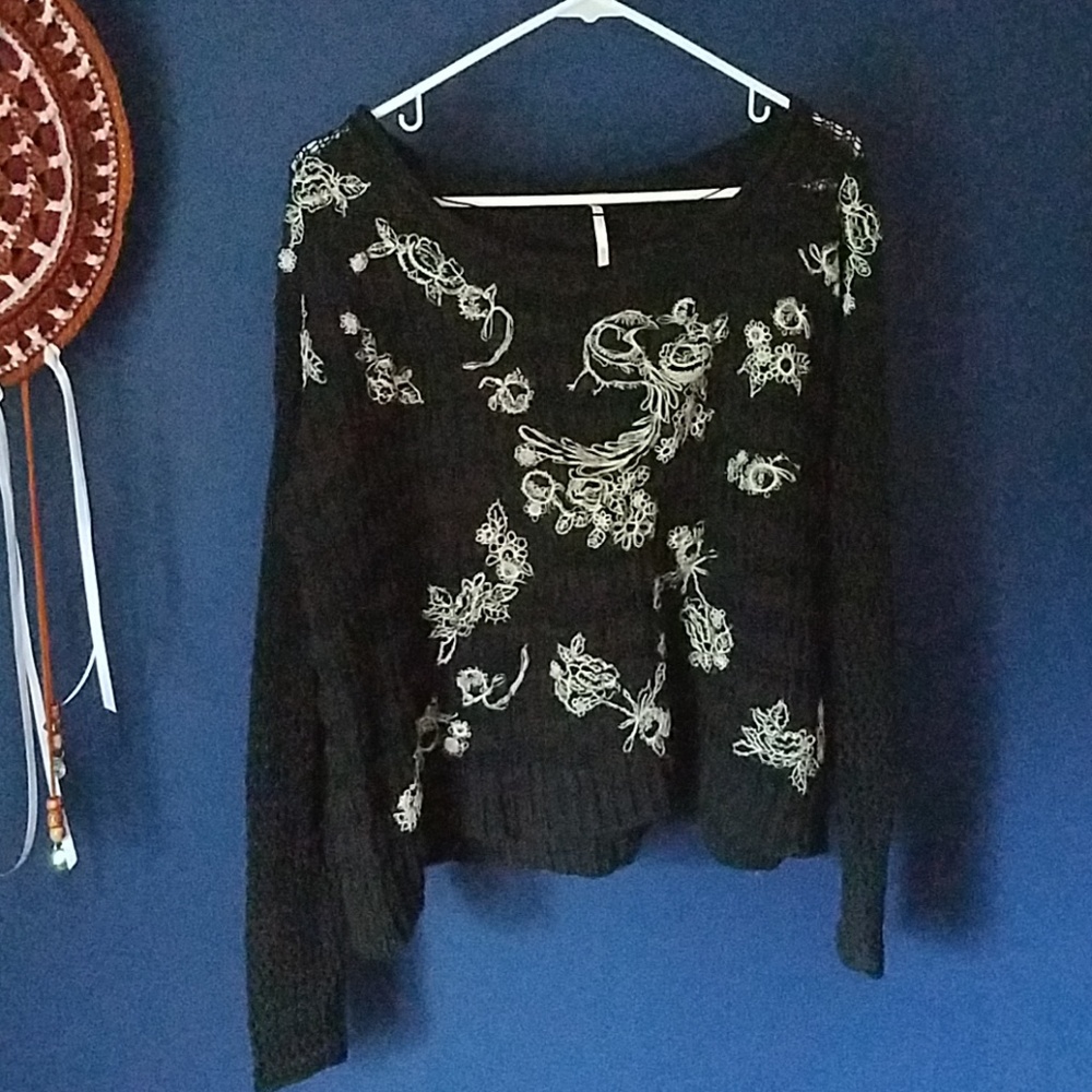 Free People bird embroidered sweater xs